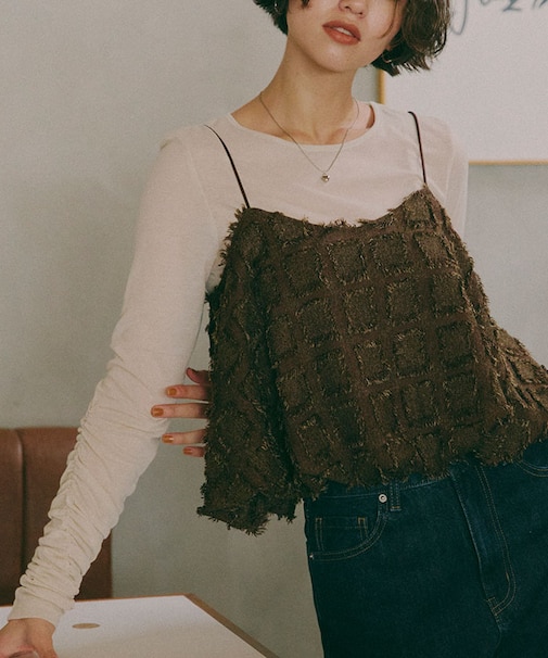 袖シャーリングシアートップス