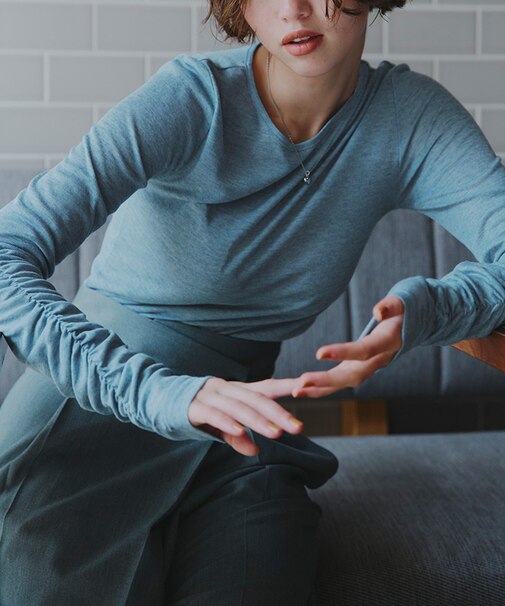 袖シャーリングシアートップス