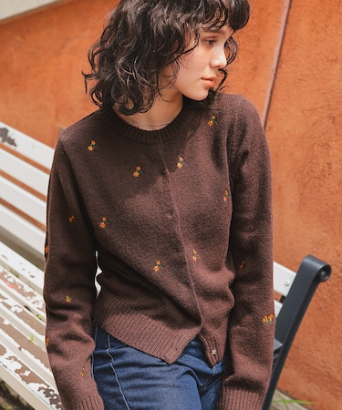 アルパカタッチフラワー刺繍カーディガン