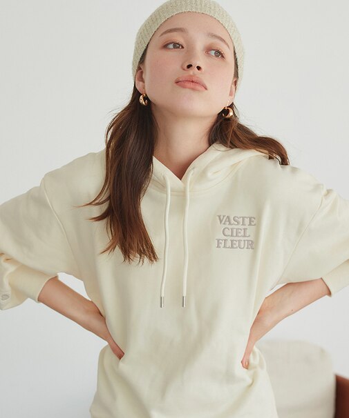 刺繍ロゴフード付スウェット