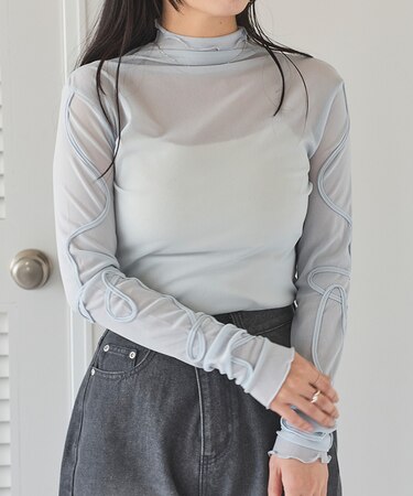 袖コード刺繍ハイネックプルオーバー