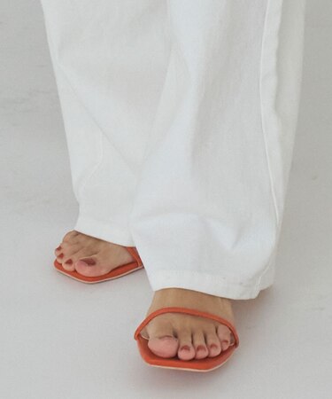 スクエアトゥストラップサンダル