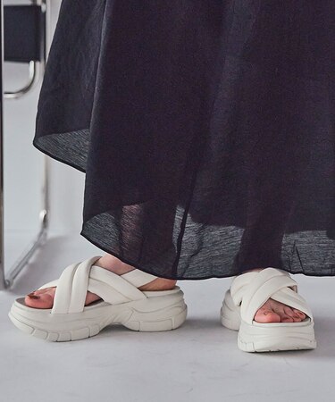 クロスパデットサンダル