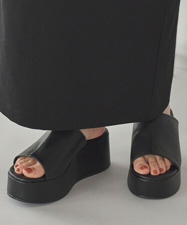 フェイクレザー厚底サンダル