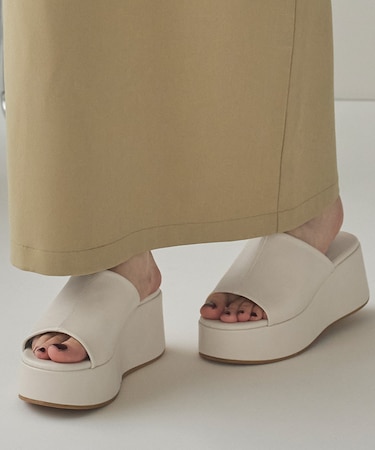 フェイクレザー厚底サンダル