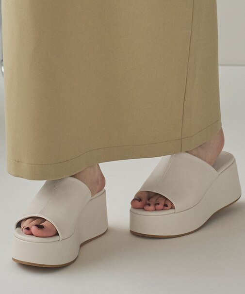 フェイクレザー厚底サンダル