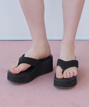 厚底ラウンドトゥトングサンダル