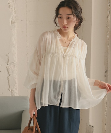 ギャザーデザインシアーブラウス