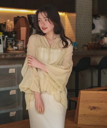 ギャザーデザインシアーブラウス