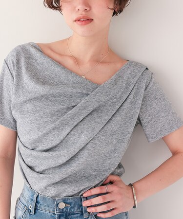 オフショルダーハーフスリーブTシャツ