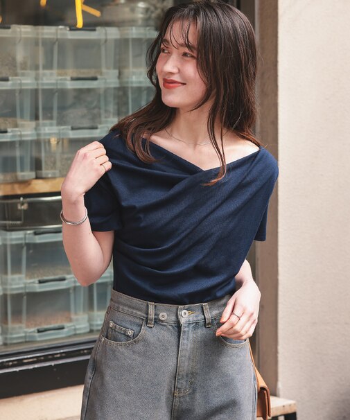 オフショルダーハーフスリーブTシャツ
