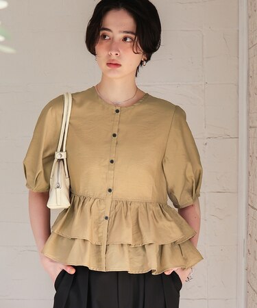 ペプラムショートランタンスリーブブラウス