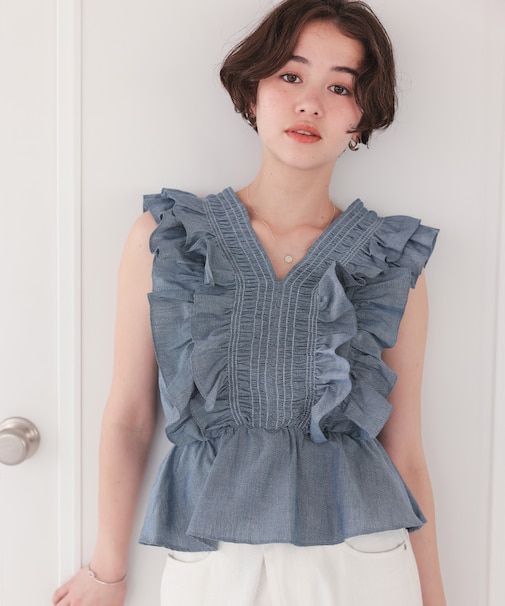 シャーリングフリルノースリーブブラウス