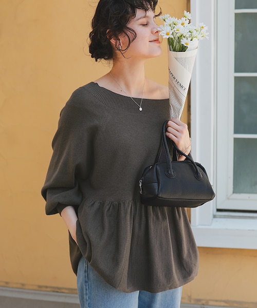 sheller オフショルダー ニット ペプラムトップス ブラック オフショルダーペプラムニットトップス｜ティティベイトの通販