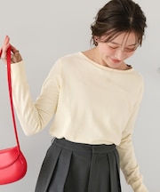 なめらか手触りカシミヤタッチボートネックニット