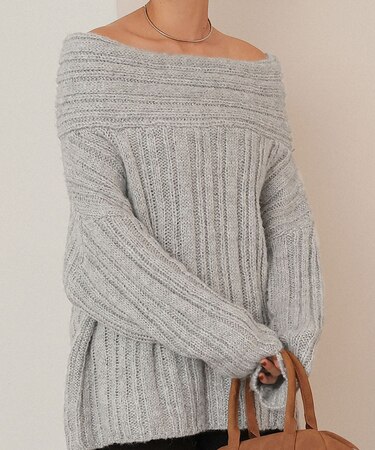 オフショルダールーズニット