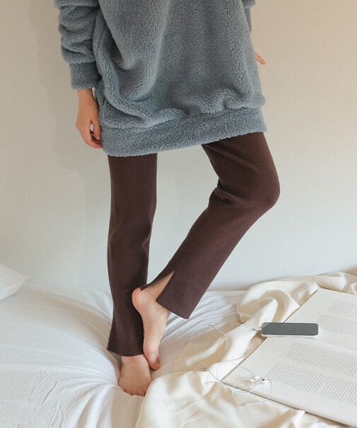 モチッとタッチリブニットレギンスパンツ