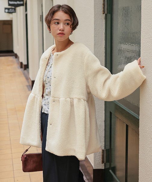 ペプラムギャザーデザインボアアウター