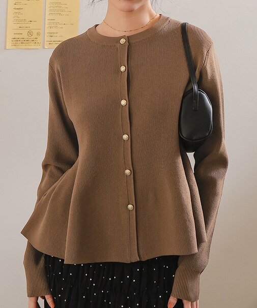 ゴールド釦ペプラムニットカーディガン