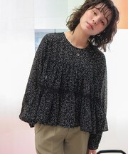 花柄ティアードギャザーブラウス