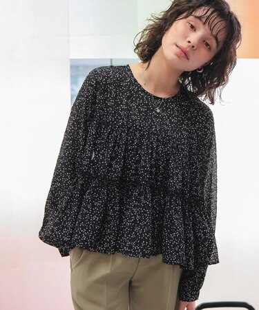 花柄ティアードギャザーブラウス