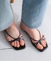 クロスデザイントングサンダル