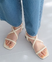 ナローパデットサンダル