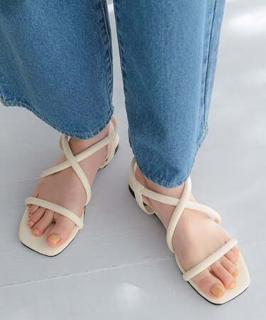 ナローパデットサンダル