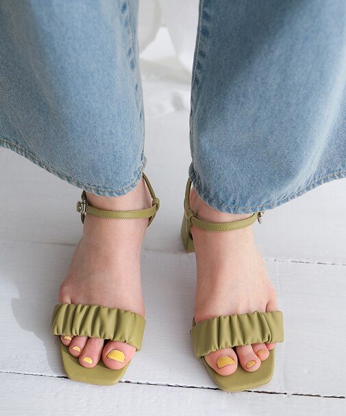 ギャザーサンダル