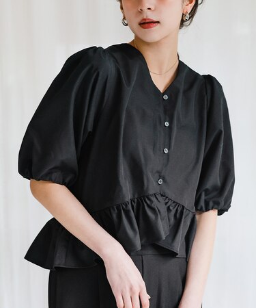 ペプラムギャザーパフスリーブブラウス
