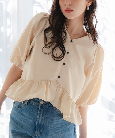 ペプラムギャザーパフスリーブブラウス