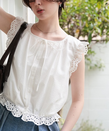 レースフリル付きノースリーブコンパクトブラウス