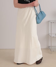 美シルエットサテンスカート