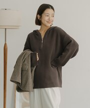 ハーフジップ付きフーディーニット