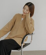 ハーフジップ付きフーディーニット