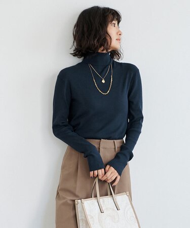 タートルネックリブニット