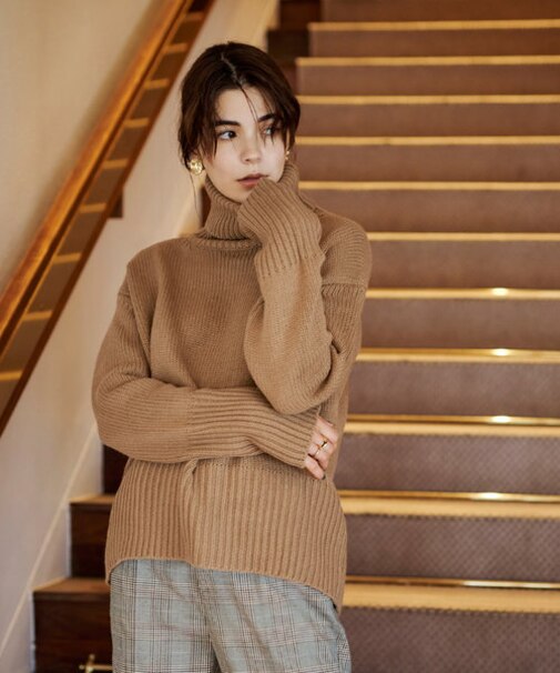 オーバータートルニット