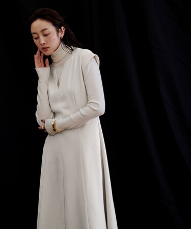 キーネックフレアワンピース