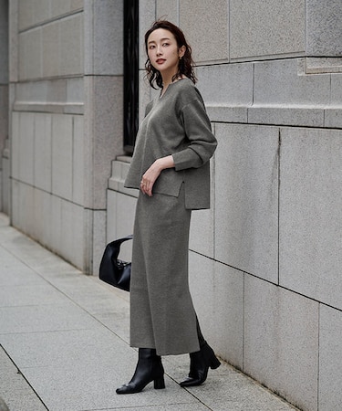 キーネックトップス&タイトスカートニットセットアップ