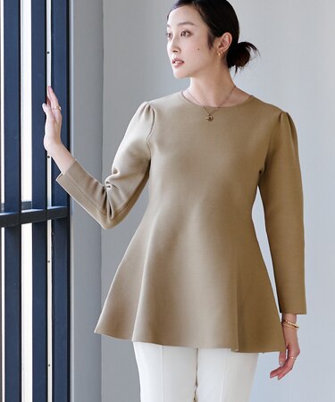 パフスリーブペプラムニットトップス