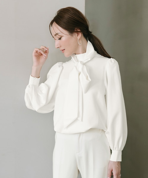 アドーア スーパー100ストレッチサキソニーラグランフレアーブラウス