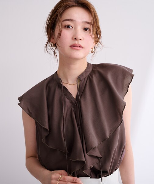 ラッフルデザインフレンチスリーブブラウス