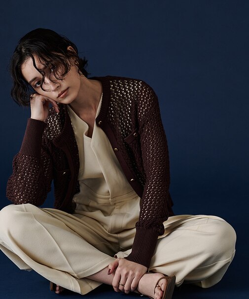 ゴールド釦透かし編みニットカーディガン