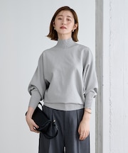 スポンディッシュハイネックドルマンスリーブニット