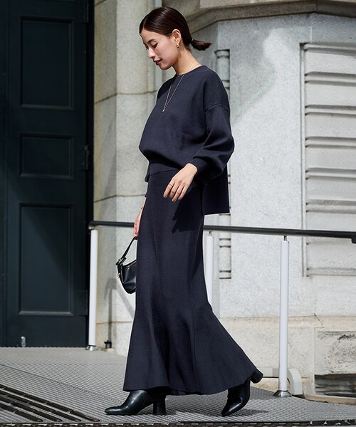 クルーネックトップス×マーメイドスカートニットセットアップ