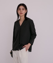 裾シアーバックプリーツブラウス