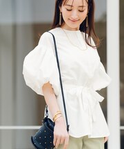 ベルト付ノーカラーバルーンスリーブブラウス