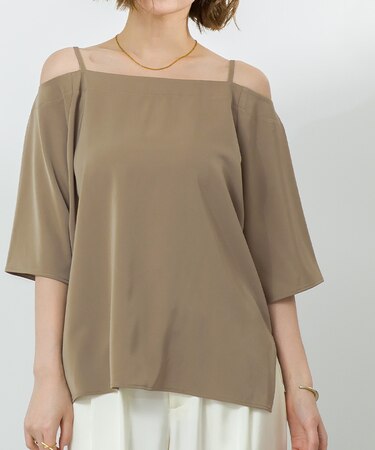 ハーフスリーブオフショルダーブラウス