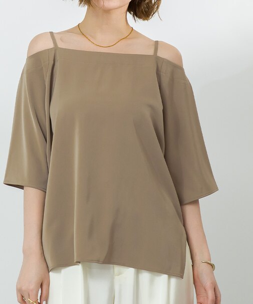 ハーフスリーブオフショルダーブラウス