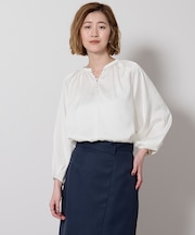 サテンラグランスリーブブラウス